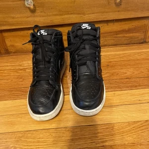 Nike Air Jordan 1 Retro OG Black High Cyber Monday 2015 555088-006 Uomo Taglia 12 - Foto 1 di 15