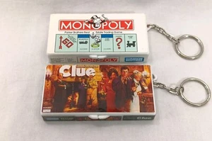 Lote de llaveros mini juego MONOPOLY & CLUE tablero real y piezas de juego Hasbro 1998 - Imagen 1 de 9