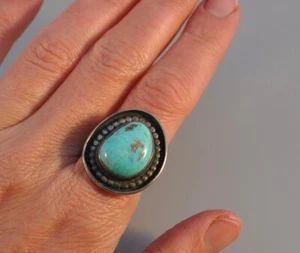 Anello vintage vecchio nativo americano indiano argento sterling turchese grande punto 8,25 - Foto 1 di 7