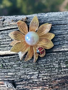 Vintage Anne Klein Daisy Ladybug Brooch Pin Flower Faux Pearl Gold Tone Enamel - Picture 1 of 7