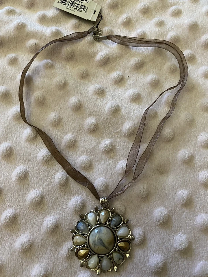 COOKIE LEE Piedra Colgante Cinta Marrón Collar 82325 NUEVO $28 DIFÍCIL DE ENCONTRAR Raro Foto 1 de 1