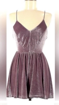 Mameluco sin mangas Silence + Noise Urban Outfitters lavanda púrpura terciopelo talla M Foto 1 de 4