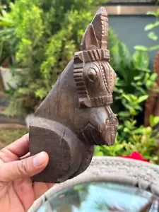 Antigua estatuilla de caballo tibetana original tallada a mano de madera antigua de 1700 - Imagen 1 de 10
