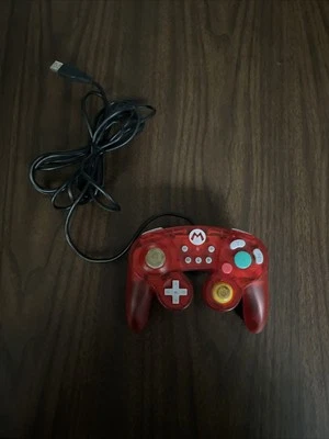 (Q) Controlador estilo GameCube HORI Nintendo Switch Battle Pad (Mario) Foto 1 de 4