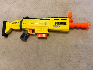 NERF Fortnite AR-L Elite Dart Blaster 2018 Gold Scar Gun Hasbro Epic Games Toys - Picture 1 of 2