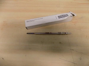 Genuine Vauxhall Astra Vectra Zafira 1.9 CDTi Glow Plug 95508487 - Picture 1 of 1