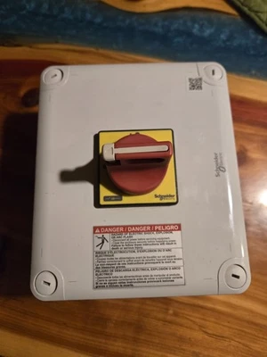 Schneider VC3GUN V Switch Control Station - image 1 of 3