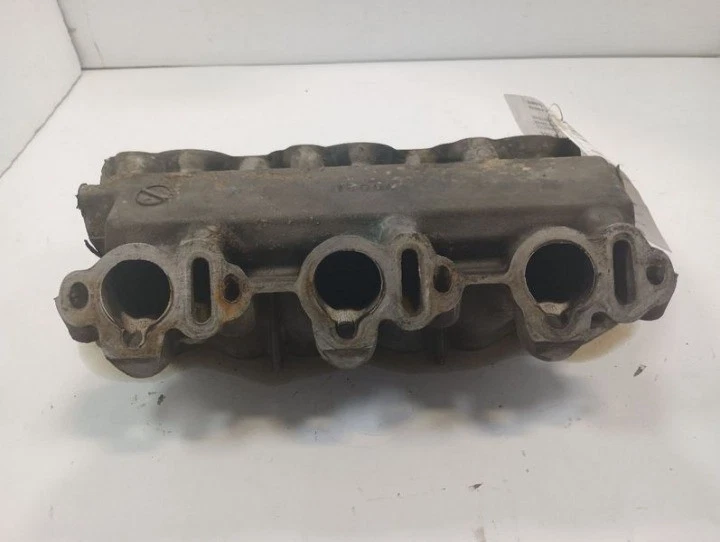 2000-2004 Nissan Xterra Intake Manifold - Image 1 of 4