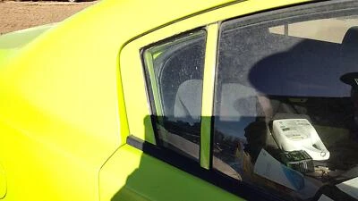 04-09 Mazda 3 passageiros janela de ventilação traseira direita porta traseira moldura de vidro Bn8v72661a - Imagem 1 de 4