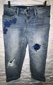 EUC Women's GAP Sexy Boyfriend Fit Distressed Jeans Embroidered Flowers 8/29R - Picture 1 of 9