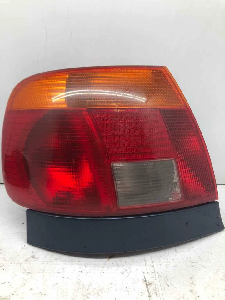 Conjunto de luz trasera izquierda AUDI A4 1996 1997 Foto 1 de 1