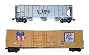 Lote de 2 vagones de carga Union Pacific calibre HO AHM Kadee acopladores RTR LEER - Imagen 1 de 11