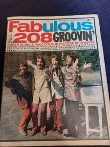 BEATLES COVER : Vintage FABULOUS 208 Magazine 16 DECEMBER 1967 Monkees Ryans - Imagen 1 de 16