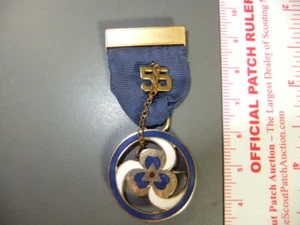 Girl Scout Thanks Badge Medal 10K 7398W - Picture 1 of 2