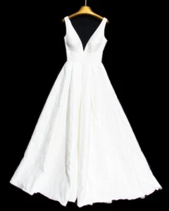 Ivory Wedding Dress Sz 2 Jacquard Fabric Fitted Bodice NWT $248 No Alterations - Picture 1 of 5