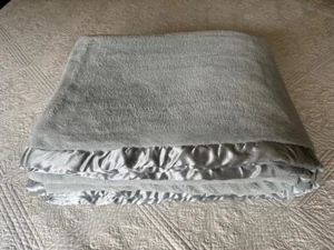 RARE! SIMPLY SHABBY CHIC THICK 2 PLY PLUSH LT. GREEN SATIN KING BLANKET #435 - Picture 1 of 12