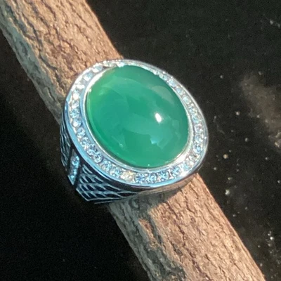 Anillo de piedra verde 316 de acero inoxidable tamaño 7 pieza llamativa Foto 1 de 4