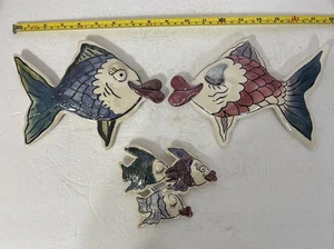 Clayworks von Blue Sky Heather Goldminc Kissy Fish 3er Set Wandhänger - Bild 1 von 5