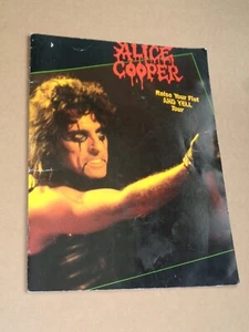 Alice Cooper - Raise Your Fist And Yell 1987 UK Tour Programme - Imagen 1 de 1