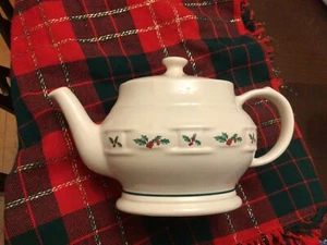 LONGABERGER CHRISTMAS TRADITIONAL HOLLY CERAMIC COFFEE/TEA  POT POTTERY - Picture 1 of 6