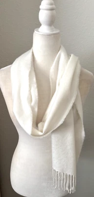Nuevo De Colección ESCOCIA Clásico 100% Lana Cachemira Blanco Puro BUFANDA Bordes con Flecos 12X63 Foto 1 de 4
