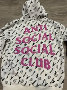 Herren Anti Social Social Club x Playboy Pullover Hoodie (weiß/rosa) Medium - Bild 1 von 12