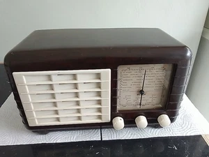 1940's Ultra U 405  Bakelite Cased Valve  Radio.  see description. - Picture 1 of 10