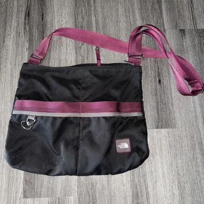 Bolso Mensajero North Face Negro con Rayas Gris Púrpura 15" x 12" Foto 1 de 4