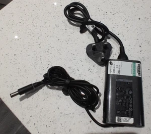 Dell 65 W laptop power AC Adapter (0G4X7T) with UK plug. 19.5V - Photo 1/2
