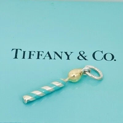 Dije o colgante de vela de cumpleaños Tiffany & Co en esmalte azul y plata de oro de 18 quilates Foto 1 de 4