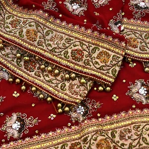 Bufanda bordada a mano estola larga de seda pura Dupatta roja pesada vintage - Imagen 1 de 22