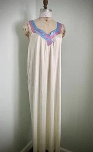 Camicia da notte lunga vintage Vanity Fair avorio e pastello taglia M nylon Antron lll USA - Foto 1 di 9