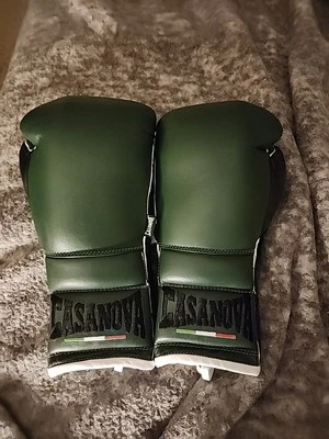 12 Oz Casanova Premium Fight Gloves - Image 1 of 4