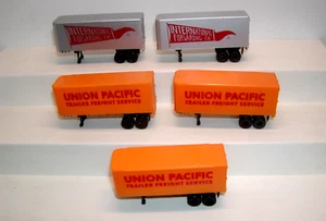 VTG Tyco HO Scale 28 ft Trailers, Union Pacific- International Forwarding 5 pcs - Picture 1 of 3