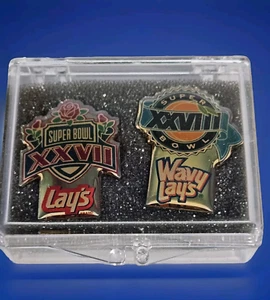 Lote de 2 prendedores coleccionables Lay's Wavy Lays del Super Bowl XXVIII de fútbol americano de la NFL - Imagen 1 de 4