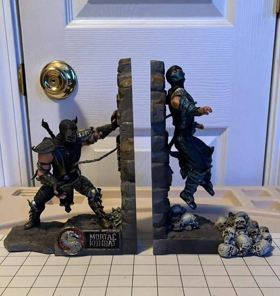 Mortal Kombat 9" Scorpion Sub Zero Book Ends Missing Spear Warner Bros. 2011 Foto 1 de 4