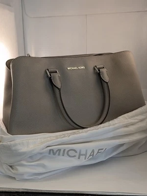 Bolso Cartera Michael Kors Selma Cuero Mediano con Correa Bandolera Gris Foto 1 de 4