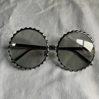 Gafas de sol Linda Farrow borde festoneado redondas plateadas, estilo LFL662 Foto 1 de 4