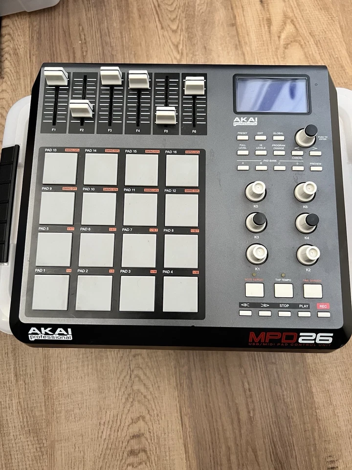 Controlador Pad USB/MIDI Akai Professional MPD26 Foto 1 de 4