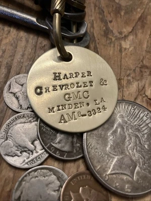 Harper Chevrolet e GMC Minden, LA.  Chaveiro AM8-3324 latão maciço - Imagem 1 de 4