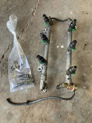 1994-1996 Mitsubishi MONTERO Gen2 3,5 л DOHC V6 - топливная рейка и форсунки (б/у) - Изображение 1 из 4