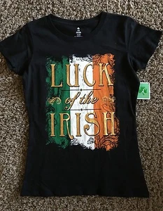 JR. NERO "LUCK OF THE IRISH" NUOVO CON ETICHETTE MAGLIETTA BAMBINA CON LETTERE ORO TAGLIA XL 16-18 - Foto 1 di 7