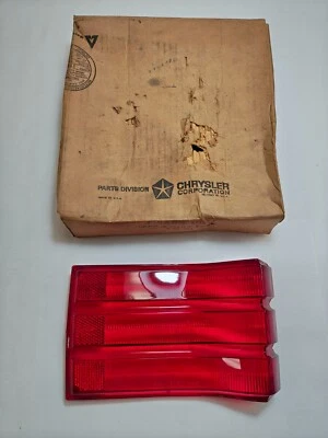 Cubierta de lente de lámpara de luz trasera derecha Plymouth Belvedere I 1966 2585097 Nuevo de Lote Antiguo Foto 1 de 4