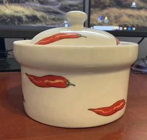 Cordon Bleu Casserole Dish with lid RED CHILI PEPPERS 1 Quart - Picture 1 of 4