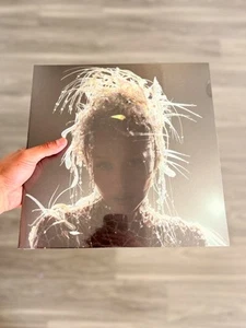 Miley Cyrus Something Beautiful SIGNED Exclusive Vinyl Sea Blue-SHIPS TODAY - Picture 1 of 3