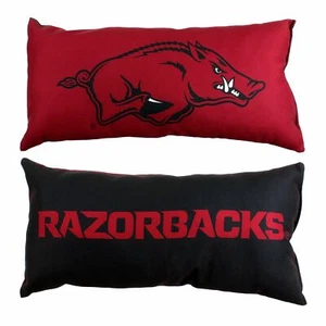 Almohada de viaje con refuerzo de 2 lados Arkansas Razorbacks, 16"" x 8", hecha en EE. UU. - Imagen 1 de 4