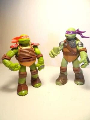 Lote de figuras Teenage Mutant Ninja Turtles 2012 6,5" Mike & Donatello Pizza Flinger Foto 1 de 4