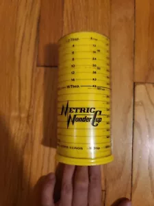 Metric Wonder Cup Milmour Products-Skokie, Illinois Standard Measures too! - Picture 1 of 5