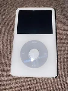 iPod 5th Generation White 30 GB MODEL A1136 Parts Only - Picture 1 of 2