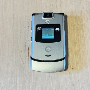 Teléfono Motorola RAZR V3M Plateado Abatible Enciende “SIN PROBAR” Compra/Vende Como Está Leer ¡Blw! - Imagen 1 de 10